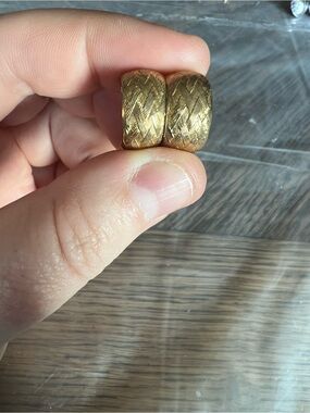 Vintage Gold-Tone Textured Chunky Hoop Earrings – Woven Basketweave Design